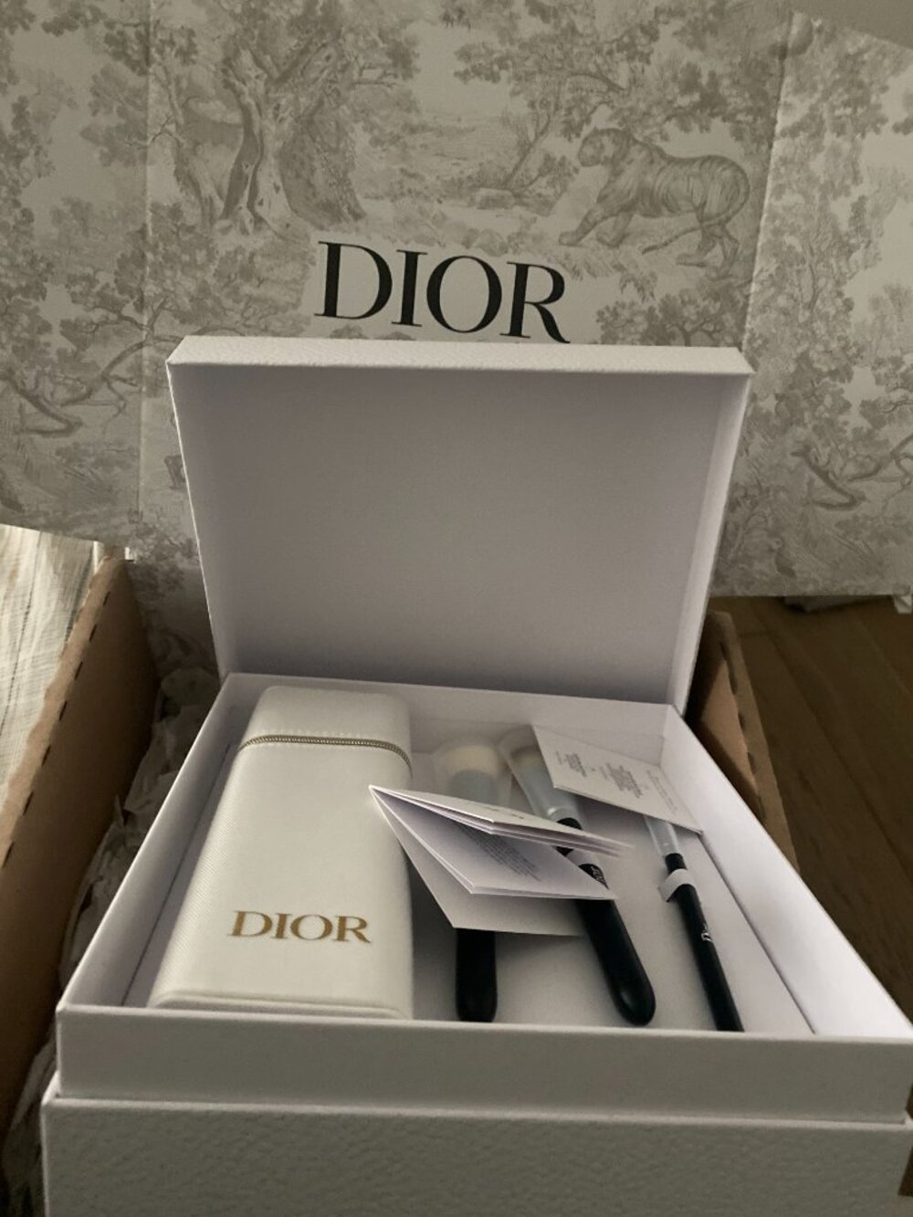 NWT NIB Dior Beauty Bundle (Makeup brushes with case and Mirror) - Picture 6 of 10